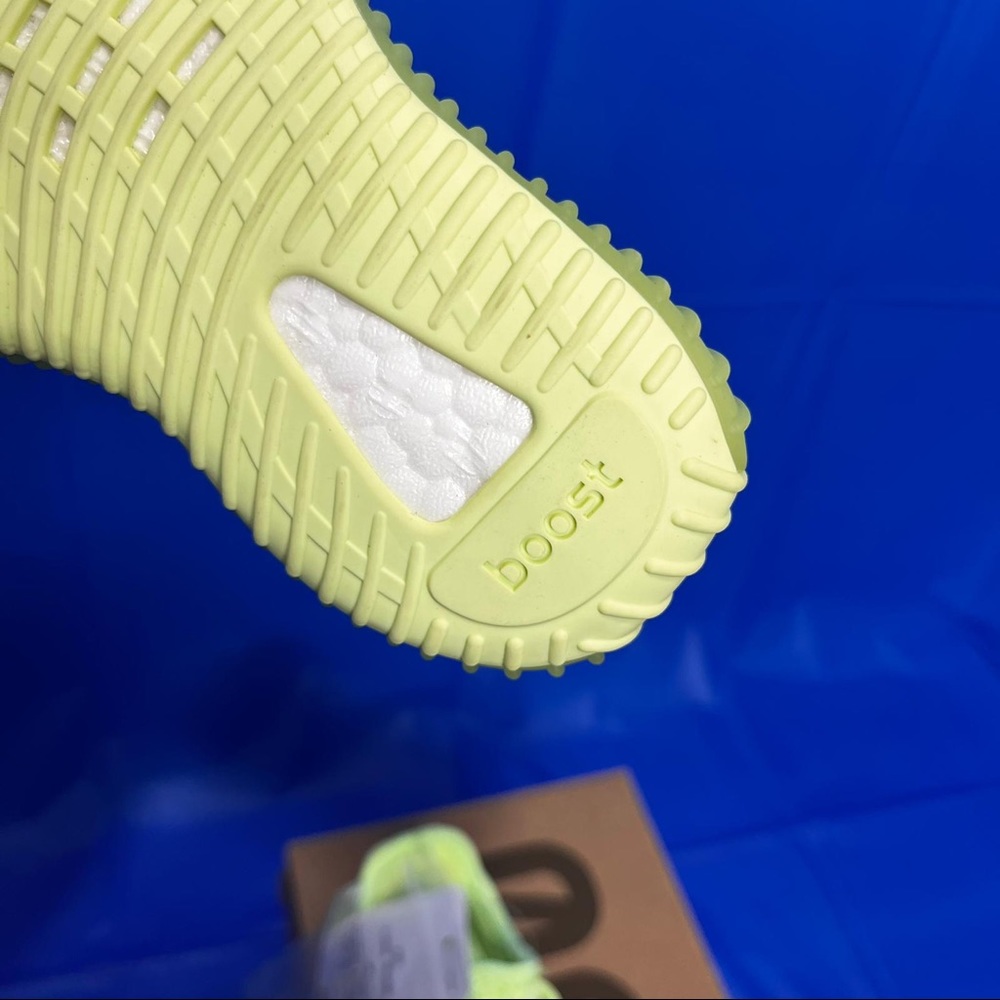 Yeezy Boost 350 V2 Infants Light green Size 6K - Picture 12 of 14